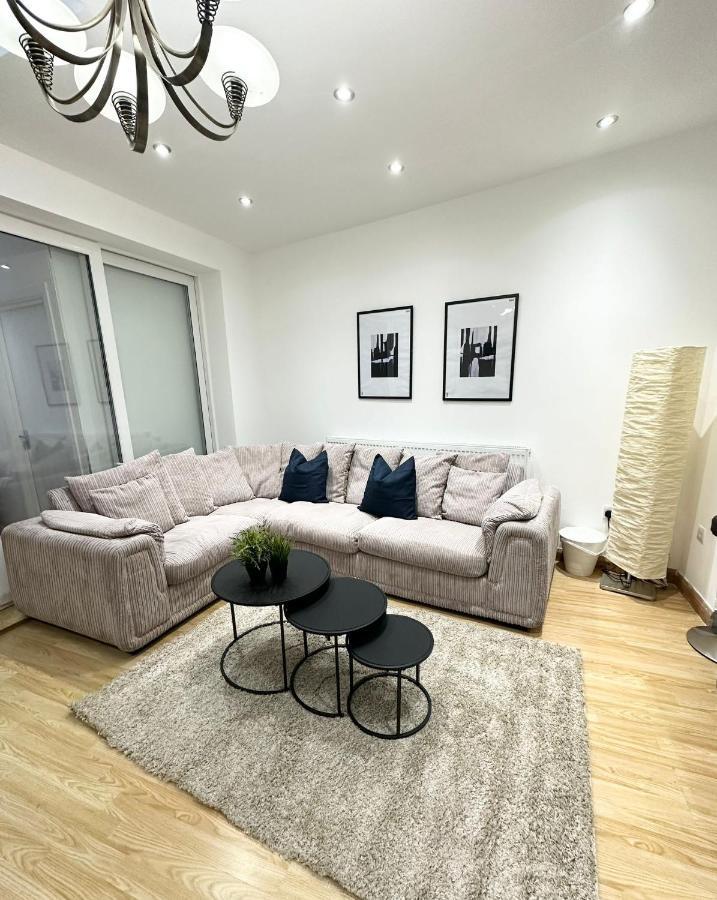 London Charm - Comfortable Room In Spacious House Екстер'єр фото