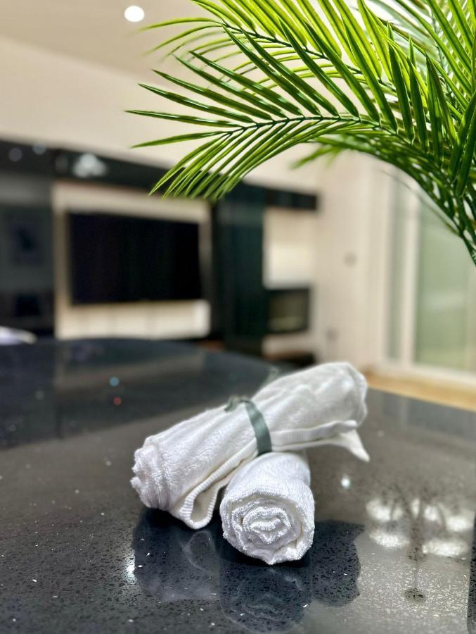 London Charm - Comfortable Room In Spacious House Екстер'єр фото